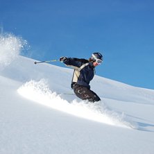 Efter att l&auml;tta utf&ouml;r kr&ouml;net med det lilla &ouml;ve. Foto: Ylva Johansson. &Aring;kare: Tomas Blomberg.