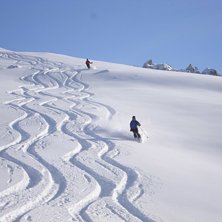 Bilden &auml;r tagen p&aring; en &amp;quot;best skiing at t. Foto: Andreas Bengtsson, MountainGuide.se. &Aring;kare: Daniel och Karin.
