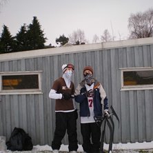 Hos min granne vi k&ouml;r feta tricks p&aring; snowracer. . Foto: Stativet. &Aring;kare: hos min granne.