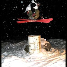 Vi byggde en kick och k&ouml;rde lite 180s &ouml;ver en tu. Foto: Jesper westman. &Aring;kare: Emil Westman.