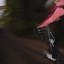 This boy knows how to ride is bike . Foto: Nisse Bj&ouml;rkman. &Aring;kare: Toffe Lindberg.