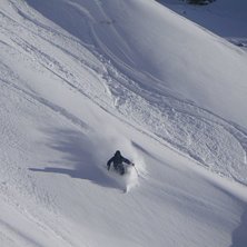 Sol och puderp&aring; v&auml;g ner mot Tr&uuml;bsee.. Foto: Magnus Tillmann. &Aring;kare: Erik Ringetz.