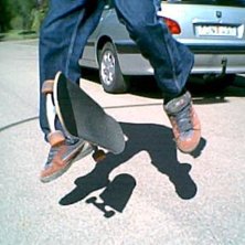 Varial kickflip. Foto: Axel Gustafsson. &Aring;kare: Joakim Gustafsson.