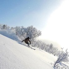 Nysn&ouml;, vindstilla och sol i &Aring;re, pl&ouml;tsligt h&auml;n. Foto: Alexandra Hafmar. &Aring;kare: Linn Oredson.