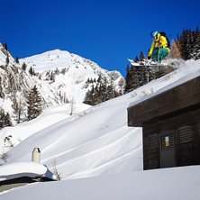 Droppar pistmaskinsgaraget i Sport Gastein, v&aring;ren.