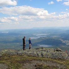 Jag och Reine p&aring; sommarskid&aring;kning i &aring;re, klock . Foto: Erik lindgren.