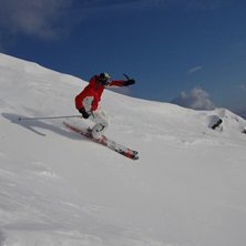 Drar in en sv&auml;ng i l&ouml;ssn&ouml;n p&aring; en av &aring;sarna in. Foto: Peter Nilsson. &Aring;kare: Alexander Engvall.