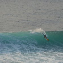Ok&auml;nd surfare i Uluwatu.