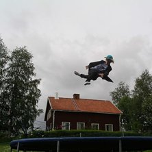 Kavaj och fin keps...  Precis efter skolavslutning. Foto: Fredrik. &Aring;kare: Jesper J&auml;rnankar.