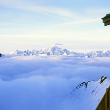Ett roligt litet moln l&aring;g &ouml;ver toppen p&aring; Mont B. Foto: Peter Sundstr&ouml;m. &Aring;kare: Ingen.