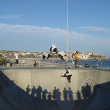Sekvens tagen i skateparken vid stranden i Bondi B. Foto: Alexander Gerhardsson. &Aring;kare: ok&auml;nd.