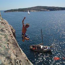 Sommarsommarsommar! Ett fint hopp fr&aring;n 17 meters . Foto: Fredrik Nyberg. &Aring;kare: Per Wettergren.