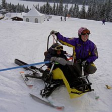 Jag och Robert kollar in n&auml;r dom &aring;ker pipe.... Foto: Sara Thoursie. &Aring;kare: Emma o Robert.