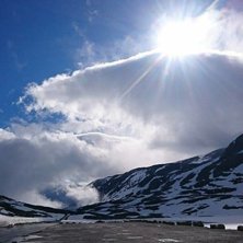 Varierende v&aelig;r i dag
Skifter fort mellom t&aring;ke, s.