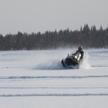 Bl&aring;ser ren pipan p&aring; farfars v&auml;rsting;D. Foto: Brorsan. &Aring;kare: Jag.
