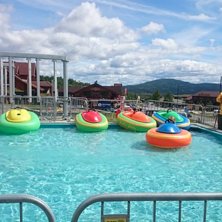 Beitost&oslash;len sommerpark 
Barna koser seg i b&aring;tene.