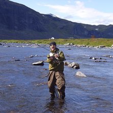 Flufiske i tjirtjamstr&ouml;mmen. . Foto: P&auml;rra C. &Aring;kare: Robban.