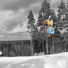 Backflip fr&aring;n ett s&aring;nt d&auml;r litet sidohopp. Foto: Jonis. &Aring;kare: Eric.