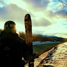 Efter lite &aring;kning, T&auml;nndalens liftsystem i bakgr. Foto: Johan Hedlund. &Aring;kare: Robert Jarlen&auml;s.