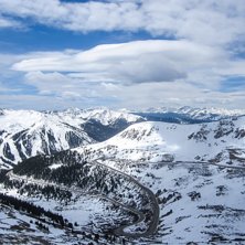 A-basin till v&auml;nster, en glimt av Keystone precis.