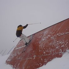 Magnus kan &aring;ka p&aring; en v&auml;gg:). Foto: Simon Berggren. &Aring;kare: Magnus Berggren.