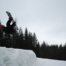 drog p&aring; mej en br&auml;da och drog backflip har &aring;kt . Foto: philip ottosson. &Aring;kare: sebastian kjerulf.