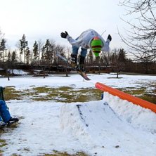 vart e dr.zipe stickern ?

chillar medan robban . Foto: sakarias majander. &Aring;kare: Robin Hofmann / matte jag.