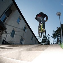 Litet trapp upphopp. Foto: Simon Pont&eacute;r. &Aring;kare: Joakim Nilsson.