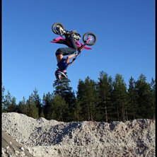 Backflip i Forssbacka. Foto: Frida Wallin. &Aring;kare: David Karlsson.