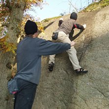 H&ouml;stbouldering i Sk&aring;ne. Foto: Klara Rohlin.