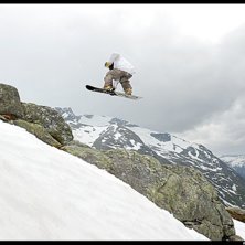 bs 180 indy &ouml;ver n&aring;gra stenar i stryn...

. Foto: Mattias Klockar. &Aring;kare: Anders Nises.
