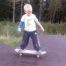 September 2012  

Enarmade banditen / fotografen. Foto: Kristian B. &Aring;kare: Son nummer 1.