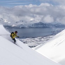 Lyngen bjuder p&aring; mixen puder, v&auml;rme, unik utsikt.