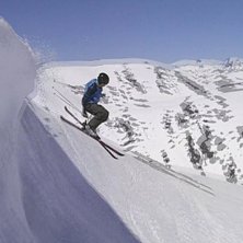 H&auml;ngdriva Strym. Foto: Adam Bech. &Aring;kare: Jakob Heide.