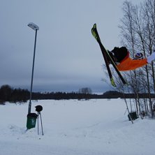 Backflip. Foto: Niklas &Auml;rlig. &Aring;kare: Daniel Rask.
