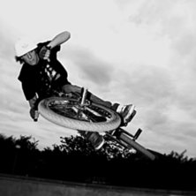 Jag stukade tummen efter en misslyckad nohander, s. Foto: Joakim Croy. &Aring;kare: Bjorn.