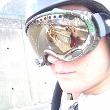 V&auml;ntande p&aring; bussen ger tid till s&aring;na h&auml;r l&auml;ck. Foto: Johan Littorin. &Aring;kare: Johan Littorin.