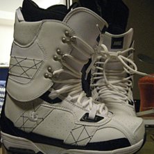 Burton Hail White/Black. Foto: Sajmon.