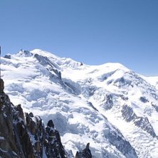 Mont Blanc fotad fr&aring;n bron mellan gondolhuset och. Foto: Karl Olofsson.