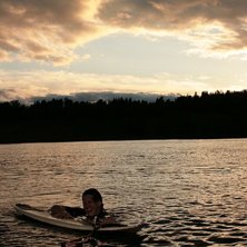 Just waiting for the big waves to role in..joy. Foto: Carl Nordin. &Aring;kare: Jon moreus.