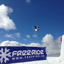 F&ouml;rsta hoppet i Svarta linjen. Br&auml;cke. Foto: Roger Davidsson. &Aring;kare: Per Fernvik.