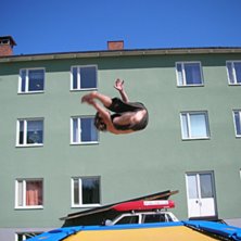 F&aring;r till en hyfsad tweak p&aring; lillfingret!. Foto: Aron. &Aring;kare: Pavel.