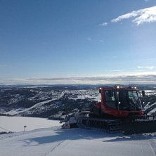 Str&aring;lende sol p&aring; tre topper
En nydelig dag og he.