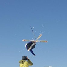 &Aring;ka Skidors Erik Olsson tar en n&auml;rbild.... Foto: Magnus Noppa. &Aring;kare: Henrik Ahlstr&ouml;m.