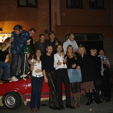 Kul present..... det blev en dyr bil..... Foto: Dejan. &Aring;kare: Hela g&auml;nget 30 &aring;rs fest.