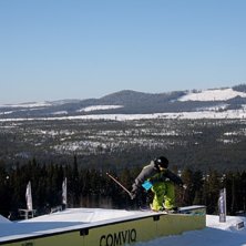 solig dag i kl&auml;ppen. Foto: Karin Jonsson. &Aring;kare: Gustav Kindgren.