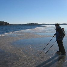 Skridskotur on the edge. Foto: Tord Nordenstam. &Aring;kare: Patrik Holmberg.