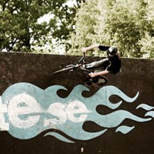 Skog&aring;s wallride. Foto: Micke &Ouml;stanhed. &Aring;kare: Jonas Sj&ouml;beck.