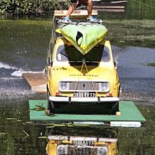 Sk&ouml;n railsetup i anslutning till t&auml;vlingsomr&aring;de. Foto: jens westerg&aring;rd. &Aring;kare: random fransman p&aring; wakeskate.