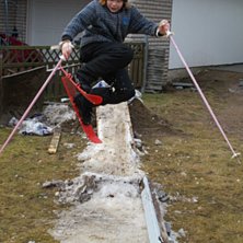 Galen i stan
Brist p&aring; sn&ouml;, blev ett byggge av d. Foto: Jeanette Elmstr&ouml;m. &Aring;kare: Emil Elmstr&ouml;m.